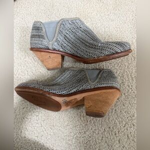 Matt Bernson Gray Ankle Boots Sleek Modern Design